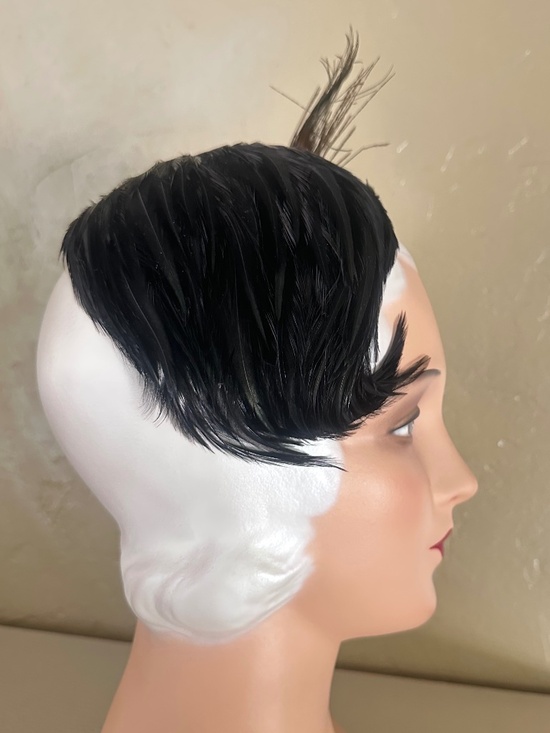 SUPERB 1950\'s BLACK FEATHER COCKTAIL HAT + PEACOCK FEATHER main image 6